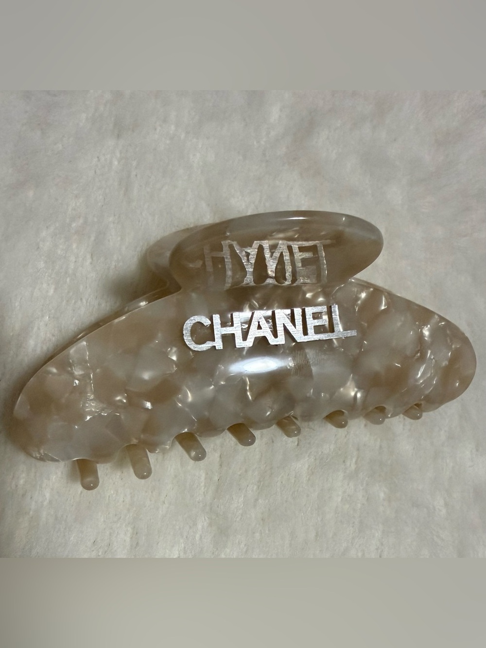 Elegant CC Pearl White Hair Claw